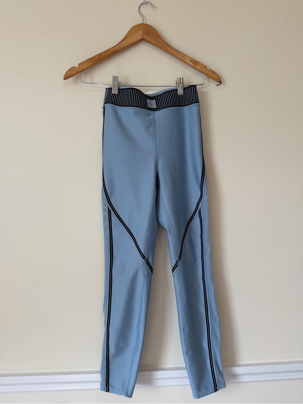 ALO Yoga Sky Blue Leggings with Black Trim